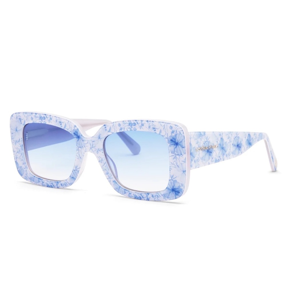 The Arietta sunglasses are a must-have for your summer wardrobe. 100% Authentic!